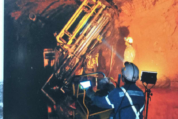 地下凿岩台车-井下开采-采矿安全-无线遥控系统-浩特矿业